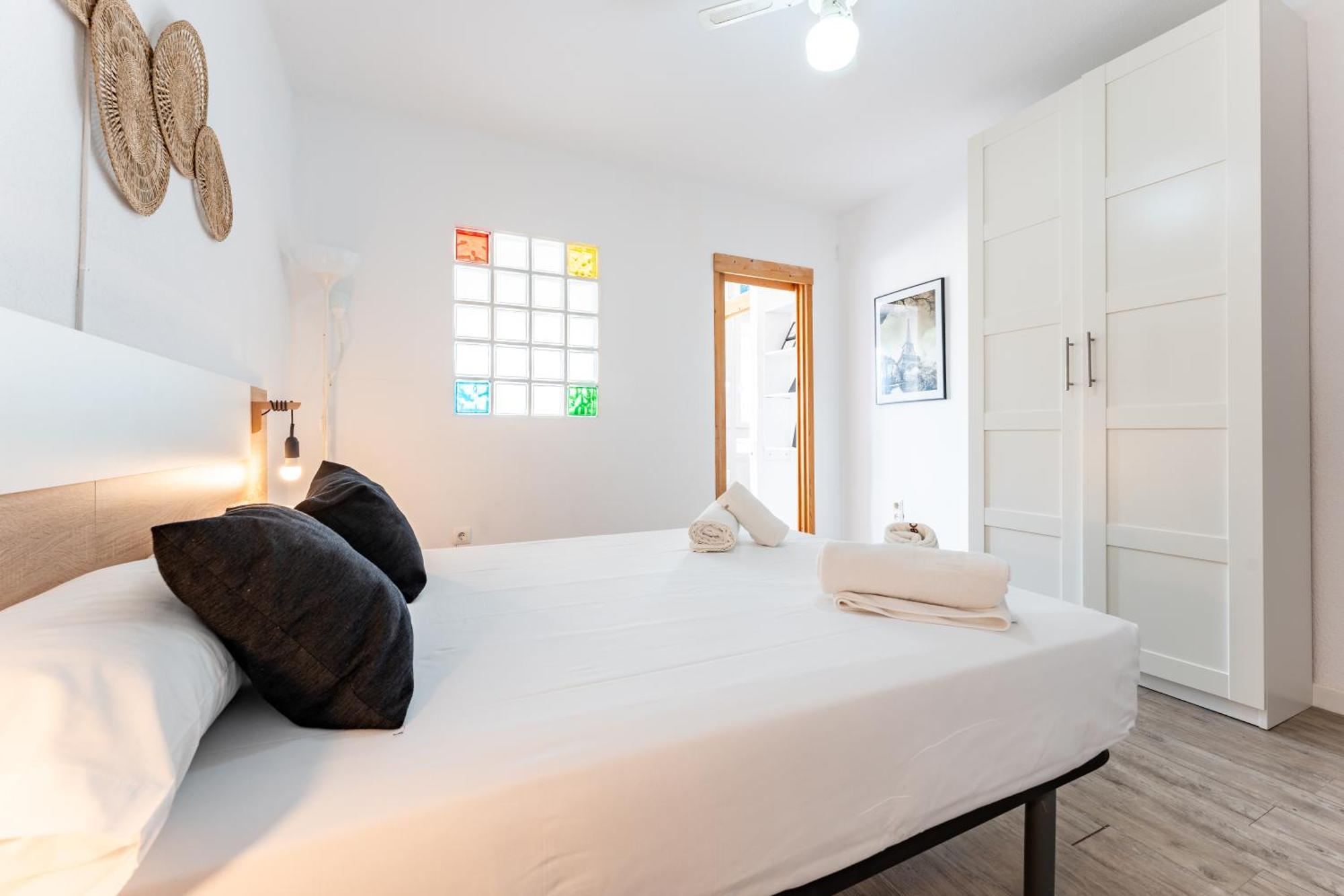 Bhost - Roca Castle Apartment Торемолинос Екстериор снимка